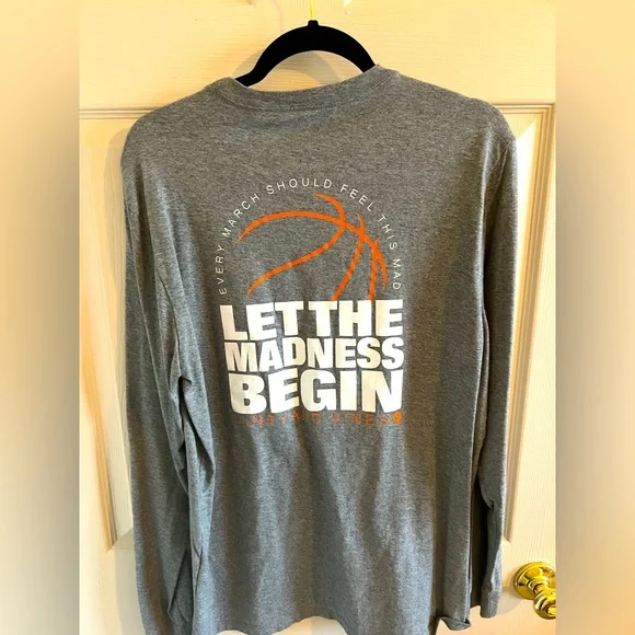 Medium Vineyard Vines long sleeve t-shirt - Picture 1 of 2